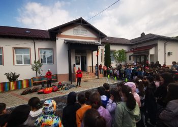 Sute de copii au fost încântați să descopere secretele munților