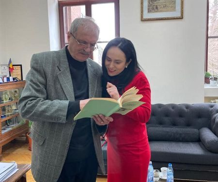 Simona Bucura-Oprescu: Susținem învățământul pedagogic din Câmpulung și din România!