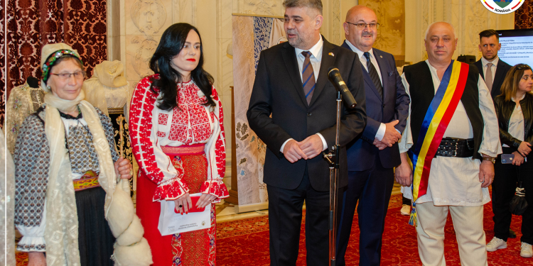 Expoziție de costume tradiționale de Argeș și Mușcel, la Palatul Parlamentului