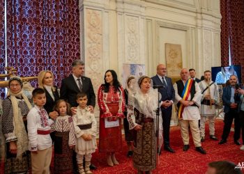 Simona Bucura-Oprescu: Îmi doresc ca în toate zonele țării femeia meșteșugar să devină femeia antreprenor care să continue să aducă faimă și bunăstare familiei și comunității sale!