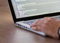 Ministerul Cercetării: Drepturi egale pentru IT-iştii de la stat şi din privat