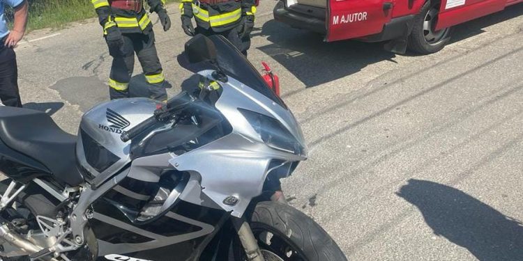 Bărbat rănit după ce a căzut de pe motocicletă