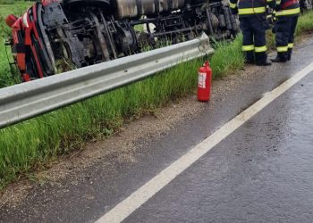 Argeș: Tir răsturnat!