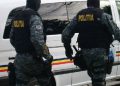 Argeş: Percheziţie la domiciliul unui bărbat care a tras cu un pistol şi a aruncat petarde asupra câinilor vecinului