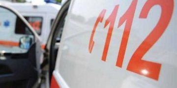 Bărbat decedat după ce a căzut de la primul etaj al unei clădiri