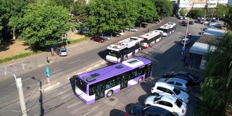 Gentea: Vă plac noile autobuze hibrid?