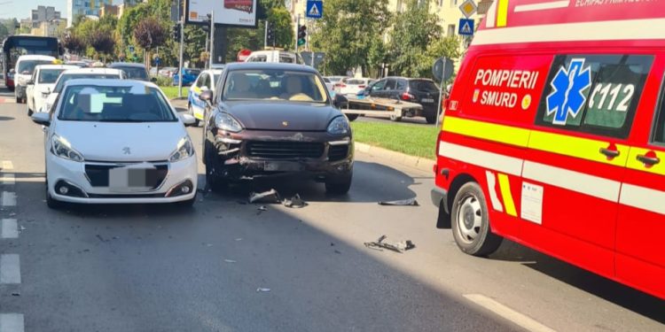 Accident cu două mașini în Pitești