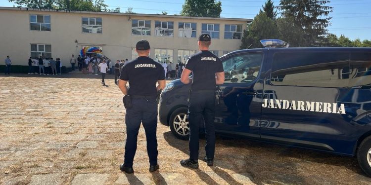 14 școli din Argeș vor fi supravegheate de jandarmi în noul an școlar