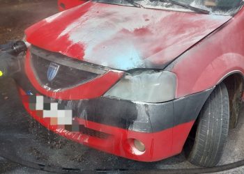 Mașină în flăcări în Pitești