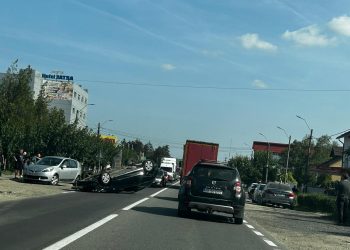 Mașină răsturnată la Ștefănești!