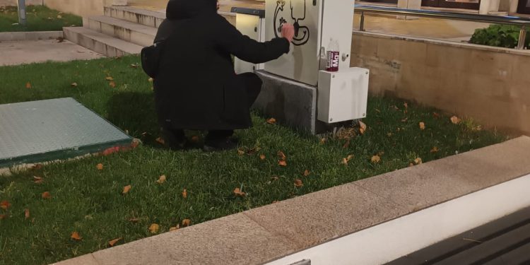 Prins în flagrant – act de vandalism în municipiul Pitești!