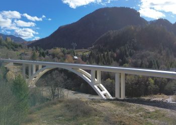 Noul pod în arc de la Dâmbovicioara a fost deschis circulației
