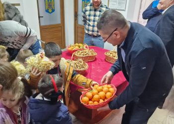 Astăzi, în sediul primăriei comunei Bradu au răsunat vesele glasuri de copii