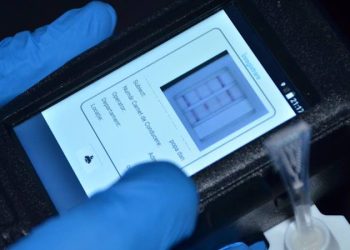 Conducea fără drept și, posibil sub influența unei substanțe psihoactive, un moped neînmatriculat