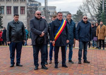 Delegație a PSD Argeș, coroane de flori pentru eroii Revoluției
