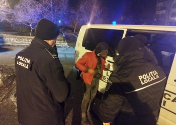 Persoanele fără adăpost din municipiul Pitești, monitorizate și sprijinite de Poliția Locală!