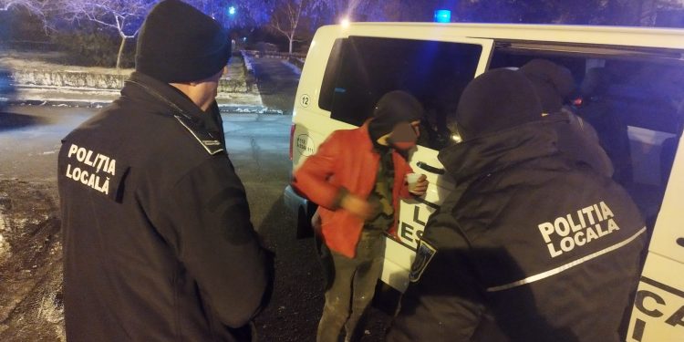 Persoanele fără adăpost din municipiul Pitești, monitorizate și sprijinite de Poliția Locală!
