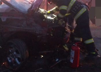 O mașină a izbit două căruțe la Topoloveni