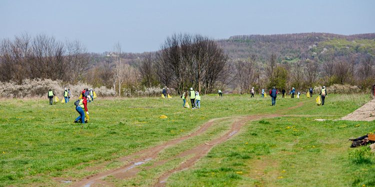 Campanie de ecologizare la Mioveni. Sunt așteptați voluntari de toatre vârstele