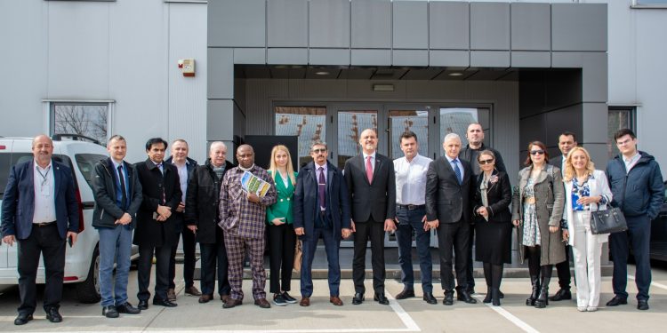 Ambasadori de pe trei continente, prezenți la Călinești