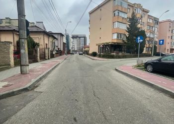 Strada Rahovei, Pitești – circulație pe ambele sensuri, staționare interzisă!