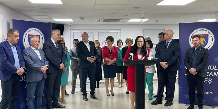 VIDEO / Ministrul Simona Bucura-Oprescu: Investițiile pentru centrul de tratament și recuperare pentru copii cu dizabilități de la Spitalul de Pediatrie Pitești, un exemplu de bune practici!