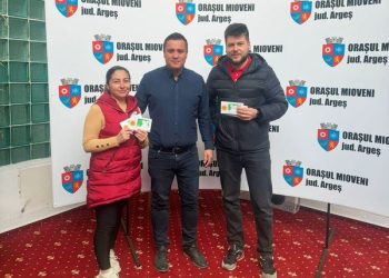 Mioveni: Primii beneficiari ai programului BEBELUȘUL au intrat deja în posesia tichetelor