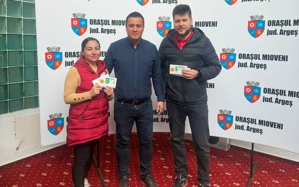 Mioveni: Primii beneficiari ai programului BEBELUȘUL au intrat deja în posesia tichetelor