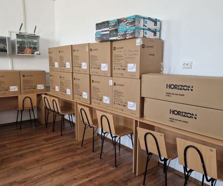CJ Argeș: A început dotarea unităților de învățământ special cu  echipamente IT, materiale didactice și mobilier