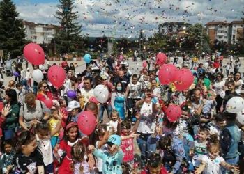 Mâine dimineață, toții copiii din Mioveni sunt invitați la teatru!