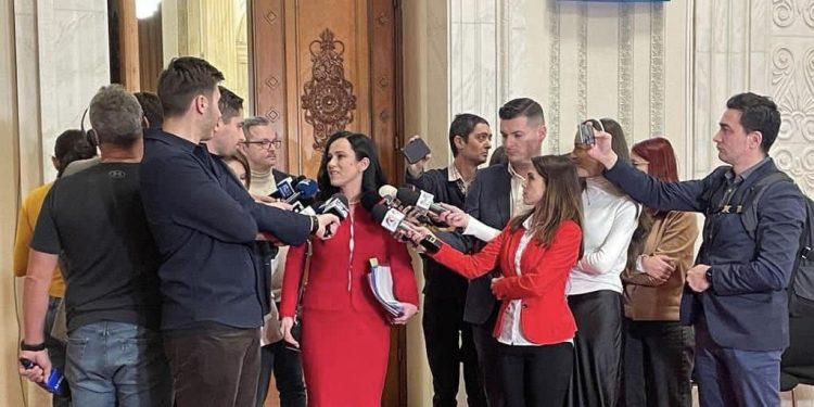 Simona Bucura-Oprescu: Astăzi vă spun tuturor, dragi jurnaliști, un mare mulțumesc!