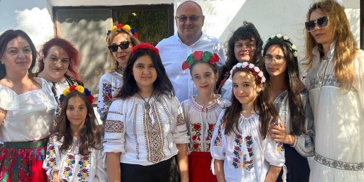 Ion Mînzînă, de Ziua Iei la Ștefan cel Mare: Dumnezeu să ne ajute pe toți să fim mai uniți, să fim mai buni și să construim împreună România la care visăm cu toții!