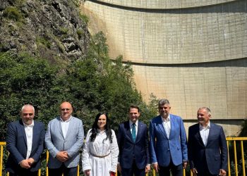 Premierul Marcel Ciolacu, în Argeș: “Statul român are obligația să le arate respectul cuvenit celor care au construit Vidraru, iar asta facem prin majorarea și recalcularea pensiilor, cu atât mai mult cu cât acestea vor fi realizate de o argeșeancă, doamna ministru Simona Bucura-Oprescu”