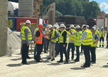 Ministrul Transporturilor, Sorin Grindeanu, vizită împreună cu Ion Mînzînă șantierul autostrăzii Pitești – Sibiu. Lucrările avansează rapid!