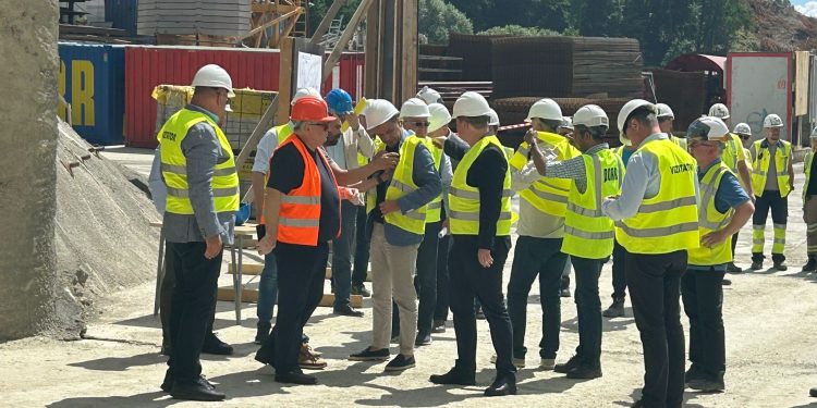 Ministrul Transporturilor, Sorin Grindeanu, vizită împreună cu Ion Mînzînă șantierul autostrăzii Pitești – Sibiu. Lucrările avansează rapid!