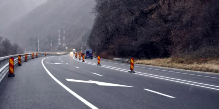 Sorin Grindeanu: Din această seară se redeschide circulaţia pe Valea Oltului