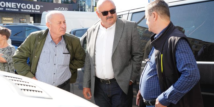 Primele cinci microbuze electrice școlare, din primul lot de 25, vor ajunge în localitățile și școlile din Argeș