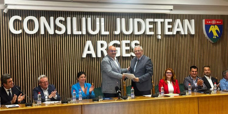 Ion Mînzînă a semnat contractul pentru modernizarea DJ 659, unul dintre cele mai lungi drumuri județene din Argeș! Liviu Mușat: Argeșul este pe primul loc! Este județul cu suma cea mai mare pentru infrastructură!