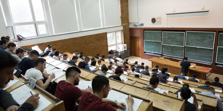 Locuri limitate în programul de masterat gratuit de la Mioveni