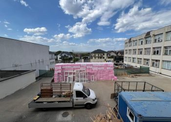 Mioveni: Lucrări majore de modernizare și reabilitare în două unități școlare importante