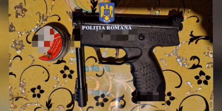 Percheziții de amploare în țară. Trafic ilegal de arme descoperit pe internet