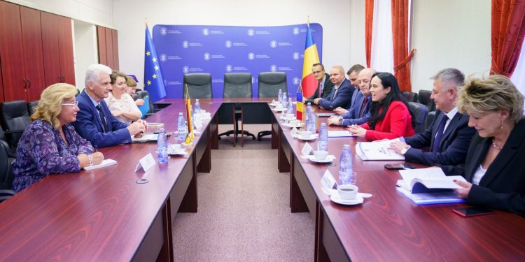 Secretarul de stat german Rolf Schmachtenberg, la întâlnirea bilaterală cu ministrul Simona Bucura-Oprescu: ”Ne dorim să învățăm din experiența României privind reforma sistemului public de pensii!”