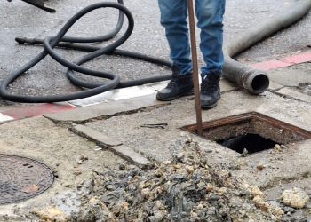 Mioveni: Canalizarea NU este coș de gunoi!