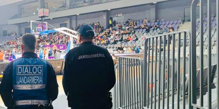Jandarmii argeșeni asigură măsuri de ordine publică la meciul de baschet masculin la Sala Polivalentă – Pitești Arena