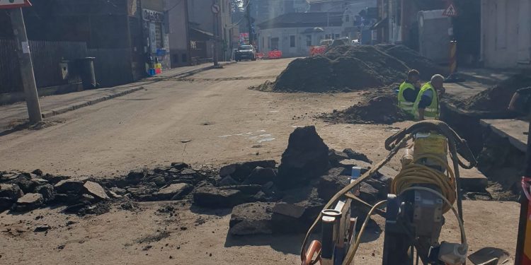 Pe Strada Dumbravei se lucrează și sâmbăta! Ritm alert pe șantier!