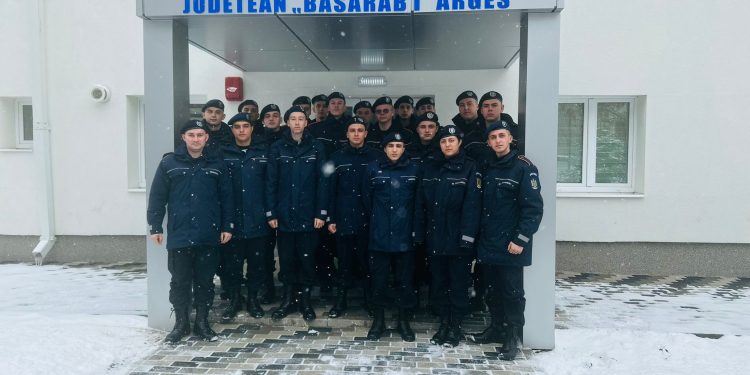 41 de elevi jandarmi în practică la Jandarmeria Argeș
