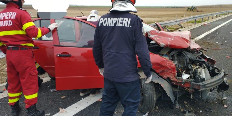 Accident rutier pe Drumul Expres Pitești-Craiova: trei persoane sunt asistate medical