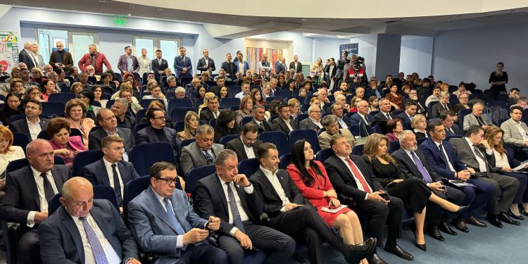 Miniștrii Simona Bucura-Oprescu și Alexandru Rafila, la prima ediție a Simpozionului Internațional „Carol Davila” de la Pitești: “Educație, Social, Sănătate”