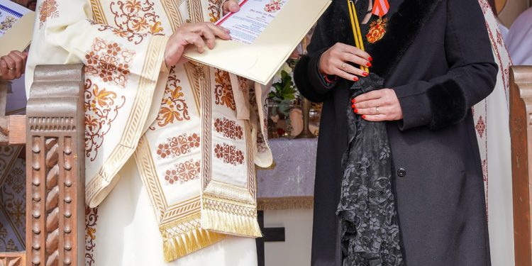 Ministrul Simona Bucura-Oprescu a primit medalia creștin ortodoxă ,,Sf. Mc. Filoteea”