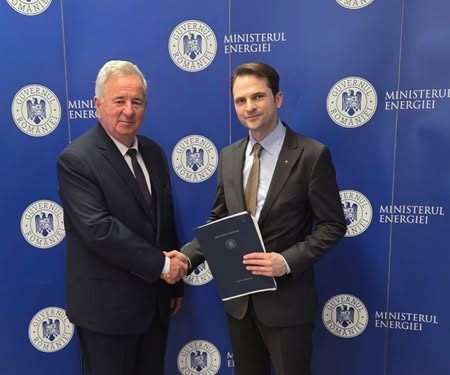 Căteasca face pasul spre energie verde! Primarul Năstase Florian Liviu a semnat contractul pentru un parc fotovoltaic
